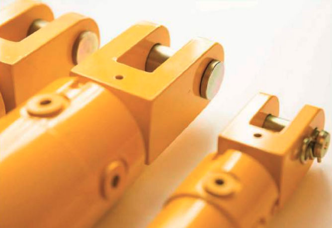 3 yellow clevis end hydraulic rams